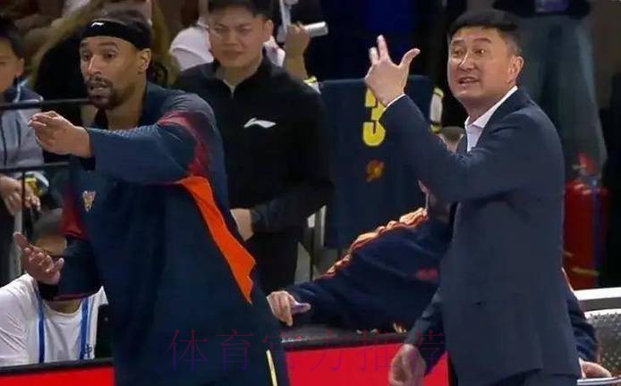 胡明轩要交易？现身基地，曝胡明轩爸爸帮搬行李，谁注意杜锋表态